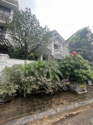 bán gấp biệt thự vip khu nhà ở xala hđ mặt tiền 12m trung tâm xala chỉ hơn 50 tỷ lh:0963435088