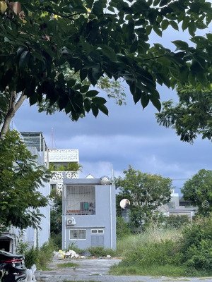 bán lô mt trường sa đối diện resort 5 sao chỉ 11 tỷ.
