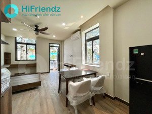 căn hộ 1pn tách bếp thiết kế tone gỗ sang trọng, thang máy, ngay vòng xoay nguyễn tri phương q10