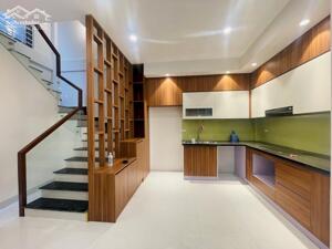 Siêu hiếm! Phân khúc 8 tỷ - Nhà cực đẹp 37m2x5T vuông vắn. Ngõ thoáng sáng, gần Hồ Tây phố Lạc Long Quân, Tây Hồ.