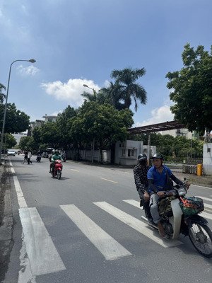 bán nhà văn phú hà đông, phân lô vỉa hè , đường trước nhà 3 ô tô tránh nhau, dt 50m2 x4 tầng mt5m