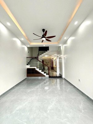 nhà mặt ngõ to đằng hải ô tô đỗ tận nơi, ngõ thông gần các khu hành chính phường hải an