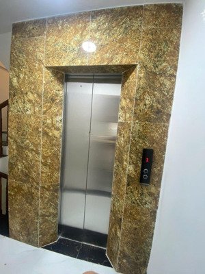 bán nhà 6 tầng mới xây có thang máy lô góc hoàng mai giá 7.9 sổ đỏ chính chủ