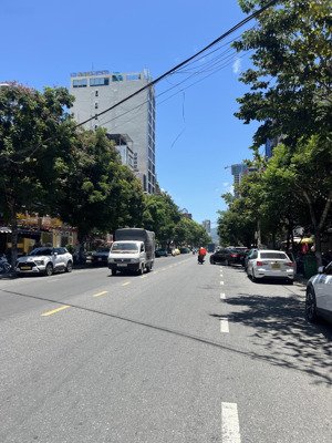 bán khách sạn 9 tầng góc 2 mặt tiền đường hồ nghinh, cách biển 300m, giá bán 65 tỷ