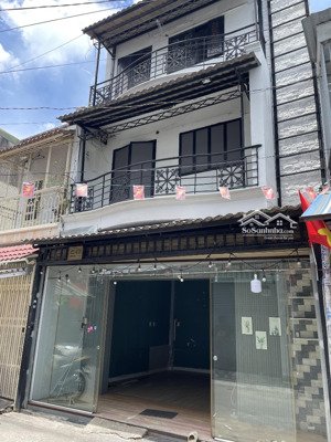cho thuê nhà riêng ( cửa hàng kinh doanh ) trung tâm quận 8