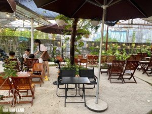 sang quán caffe chill chill nằm giữa lòng thành phố biển gần chợ 30/4 đoạn gần lộ liên hương