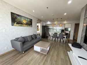 cần tiền, bán rẻ căn góc sập sàn 2pn f.home