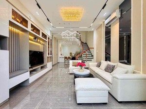 chú 10 cần bán gấp căn lê văn sỹ để đi nước ngoài giá vô cùng hời chỉ 2ty950 shr