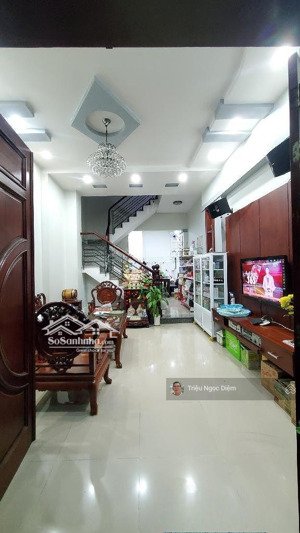 bán nhà bình thạnh hẻm xe tải 6m gần hàng xanh, 4 tầng, view landmark 81 . chỉ 8.9 tỷ.