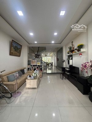 95m2 (4.5x21)m hòa bình gần đầm sen [đường 7m thông xe hơi tránh]