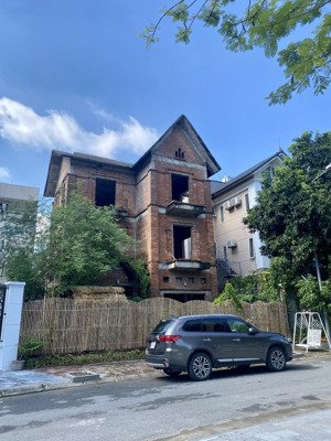 biệt thự đơn lập đô thị việt hưng, long biên 240m2 chỉ 50 tỷ - đầu tư gấp