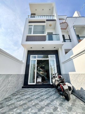 chủ gởi bán nhà 1 trệt 1 lầu (hoàn công) mặt tiền đường hoàng minh chánh p. hoá an. giá chỉ 3,8 tỷ