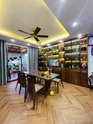 133 tỷ - 108 m2 - 9.6 m tiền- 6 tầng thang máy . mặt phố phùng hưng - hoàn kiếm