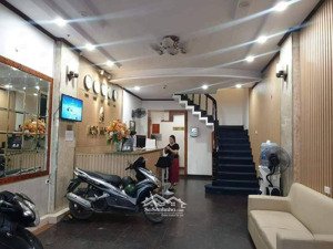 bán toà khách sạn mặt phố quận hai bà trưng 108m2, doanh thu 2,4 tỷ/năm