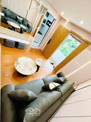 tập thể quỳnh mai 70m2 2ngủ nhà đẹp, mặt phố, 2 mặt thoáng, full nội thất ở ngay. lh 