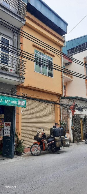 mặt ngõ to như phố - thông - dân đông - đường nhựa ôtô tải tránh - kinh doanh