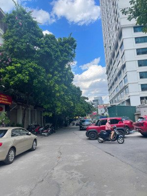 cho thuê nhà liền kề dự án 113 trung kính, cầu giấy. dt 80m2, 5 tầng, mt 7m. giá 36 triệu(tháng)