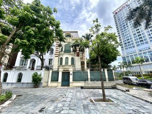 chính chủ, bt vườn đào lô góc vườn hoa mặt đường cạnh lotte mall tây hồ cho thuê 200tr/tháng.