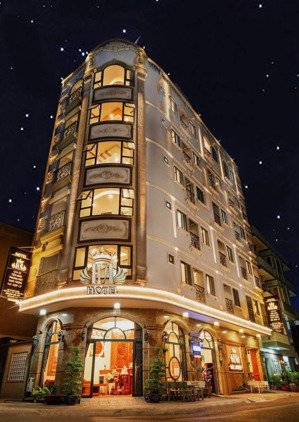 cho thuê nhà ô chợ dừa siêu phẩm dt 200m x 8t,mặt tiền 12m,thang máy,pccc,trần cao đầy đủ tiện nghi