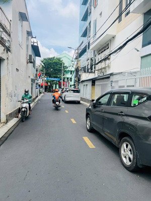 chính chủ bán hẻm 226 lê văn sỹ ,phường 1,tân bình - 6,2 x18 vuông vức ( 125m2) - giá 22.5 tỷ