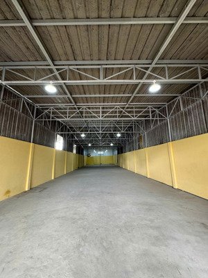 cho thuê kho xưởng 450m2 tân nhựt, bình chánh. mặt tiền đường, vị trí đẹp