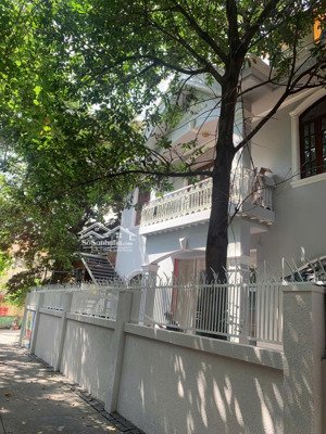 bán biệt thự "cổ" đường nam kỳ khởi nghĩa, quận 3, 180m² (12 x 15m), góc 2 mặt thoáng, giá 130 tỷ