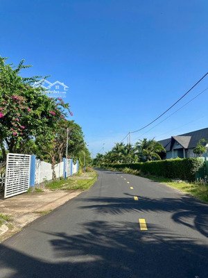 bán lô đất nằm trục chính resort bangkok dt: 216m2 có 150m2 thổ cư giá 2 tỷ 200 triệu