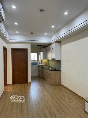 cho thuê cc 2pn, 2wc, 55m2 giá 13tr tại nam trung yên, trung hòa, cầu giấy. có ban công thoáng sáng