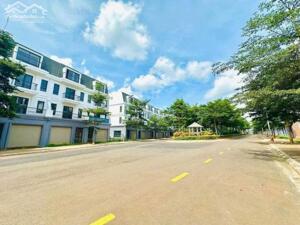 Nhà phố khe thoáng view công viên giá tốt. 120m2
