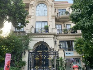 biệt thự phú mỹ hưng, khu nam thông q7, 15x18, 270m, đường nhựa 16m, 4 tầng, có hầm.