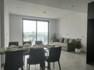 bán căn 2pn+ 105m2 tại lancaster legacy ngay trung tâm quận 1. liên hệ: 