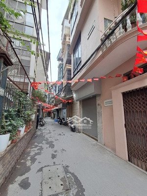 5,7tỷ bán nhà 35/50m2 trung tâm đống đa, nhà đẹp ở ngay full nội thất, ngõ rộng gần phố