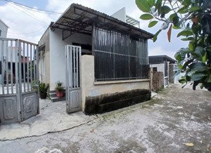 chủ bán đất tặng nhà cấp 4 .giá cực rẻ ,đầu tư là thắng. dt:120m ,đất nở hậu.song mai -mai đình