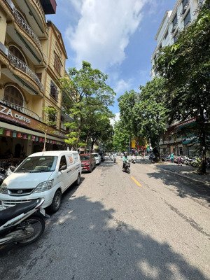 bán toà nhà văn phòng mặt phố hòa mã 103m2