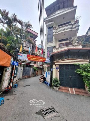 8.15 tỷ nhà mới tinh phố vương thừa vũ. 40m2 xây 5 tầng, ô tô cách vài bước chân