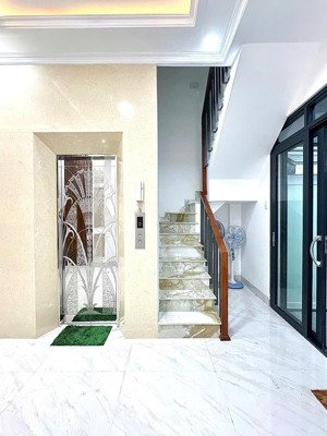 vip như mặt tiền chính 7 tầng thang máy 87m hẻm 9m sầm uất nhích 31 tỷ.