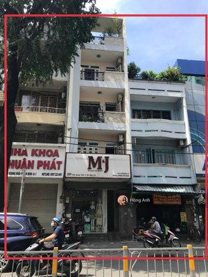 cần bán nhà mt trần quang khải quận 1 - dt ( 12 x33 ) - cn 559 m2 - cấp 4- giá bán 150 tỷ