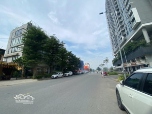 380 triệu/m2 mt nguyễn thị minh khai (2 chiều). dt: 6.2 x 20m (126m2). lh: anh duy