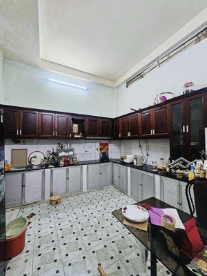 bán gấp nhà hẻm oto lạc long quân, 100m2