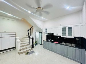 chính chủ bán nhà phố tôn đức thắng - 26mx5t - 20m ra oto - vị trí đẹp - giá rẻ nhất khu vực 5,2tỷ
