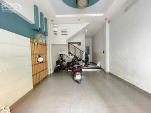Nhà to giá đẹp, đường Đất Thánh, P6, 3 tầng, 4.2x16m, 65m2, 3PN