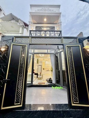 trả trước 300tr công chứng, nhà shr dt cho thuê 10tr/tháng, dt 5 x 16m, sát bến xe q8