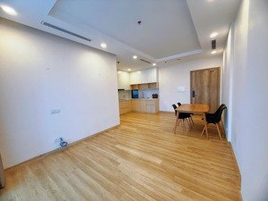 cần bán căn 3pn 2wc 100m2 2 mặt thoáng view btđ toà sol forest 2 ecopark.hl ạ