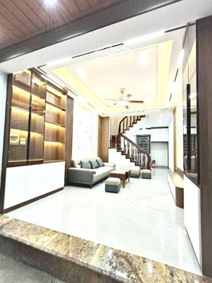 siêu phẩm tài chính 6 tỷ : ô tô đỗ cửa - full nội thất xịn - gần trường, chợ, gần bãi gửi ô tô