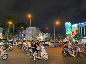 căn góc 2 mặt tiền lê hồng phong p. 10, quận 10. dt: ngang 11x12m. hđt: 200tr/th. giá 50 tỷ