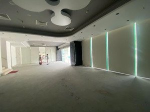 cho thuê sàn văn phòng tòa góc 3 mặt tiền cao thắng và nguyễn thị minh khai . 280m giá 160 triệu