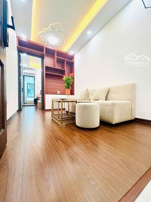 cần bán tập thể tầng 2 phố hàng bún# ba đình 18/60m , full nội thất 3 tỷ 5