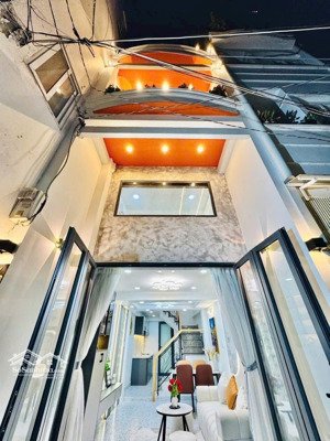 cô tôi bán gấp nhà đường hồ biểu chánh-phú nhuận. giáp quận 3. giá 3tỷ290/67,51m2.cho thuê 20tr
