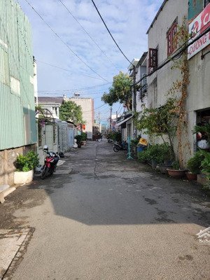 nhà 2 tầng sổ hồng, 80m2. vuông vức. ngay đặng văn bi, hẻm 1/ xe hơi trước nhà 4m. nhỉnh 6 tỷ.