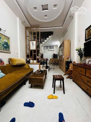 bán nhà giảng võ - 4 tầng dân xây - sổ vuông - oto đỗ cửa - ở ngay !